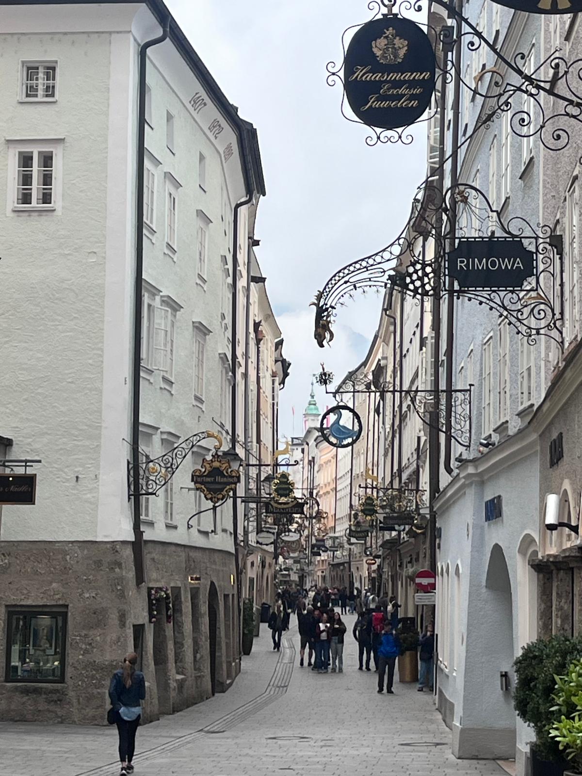 Getreidegasse Old Town - Salzburg Walking Tour